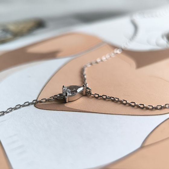 Серебряное колье с фианитами