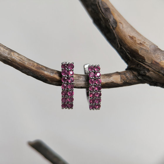 Серебряные серьги с рубином 1.351ct