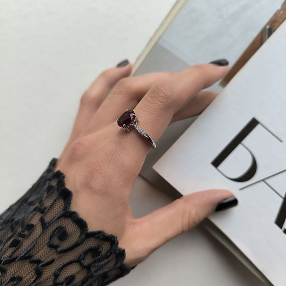 Серебряное кольцо с гранатом nano