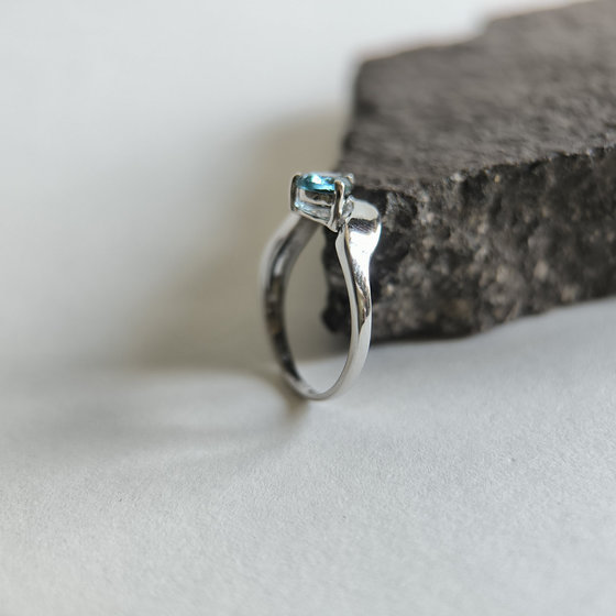 Серебряное кольцо с топазом Лондон Блю 0.513ct