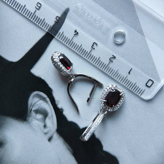 Серебряные серьги с гранатом 4.007ct