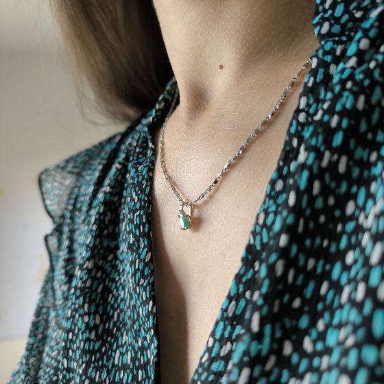 Серебряная подвеска с изумрудом, фианитами