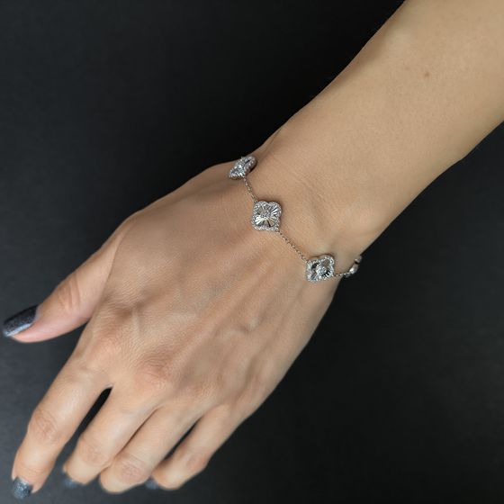 Silver bracelet with phianites