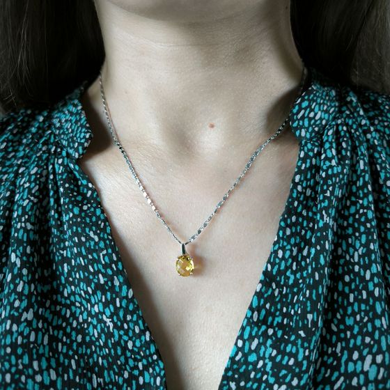 Silver pendant with a 2.49 ct nano citrine