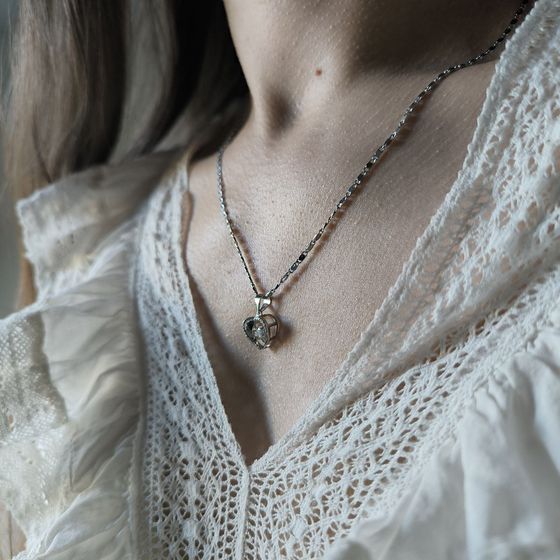 Silver pendant with phianites