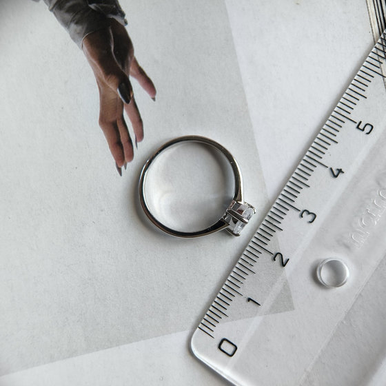 Серебряное кольцо с фианитами