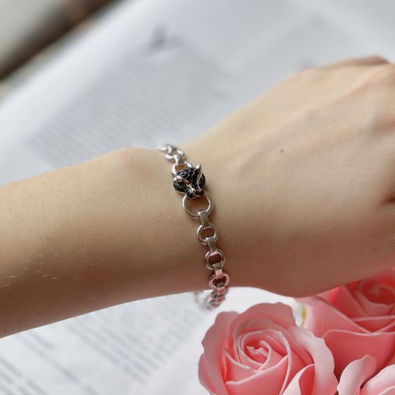Silver bracelet with phianites