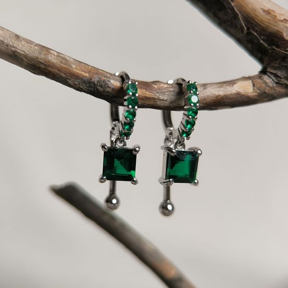 Silver earrings with a 2.295-carat nano emerald