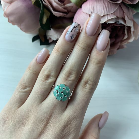 Silver ring with a 2.192-carat emerald