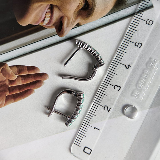 Серебряные серьги с изумрудом 1.275ct