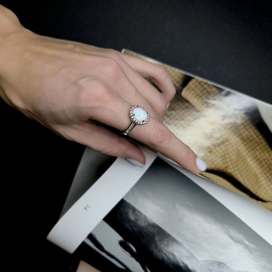 Серебряное кольцо с опалом 1.265ct, фианитами