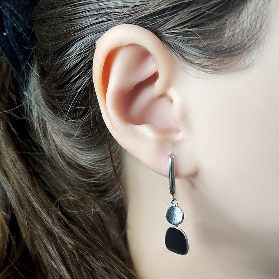 Silver earrings with yemallu