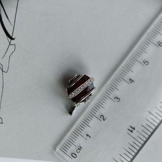 Серебряная подвеска с гранатом 3.993ct