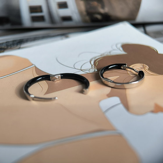 Серебряные серьги с емаллю