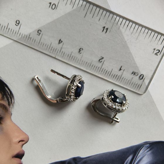 Серебряные серьги с сапфиром 5.916ct, фианитами