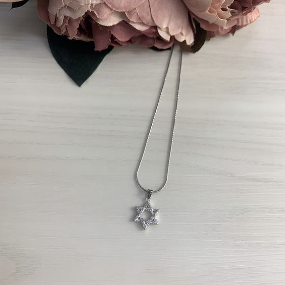 Silver pendant with phianites