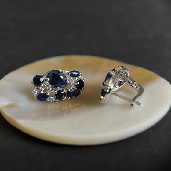 Серебряные серьги с сапфиром 7.608ct, фианитами
