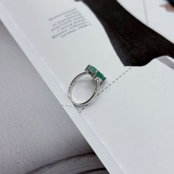 Серебряное кольцо с изумрудом 4.25ct