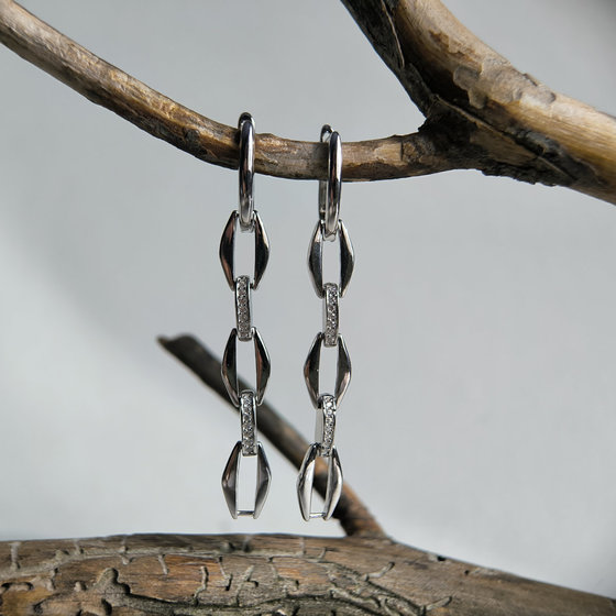 Серебряные серьги с фианитами