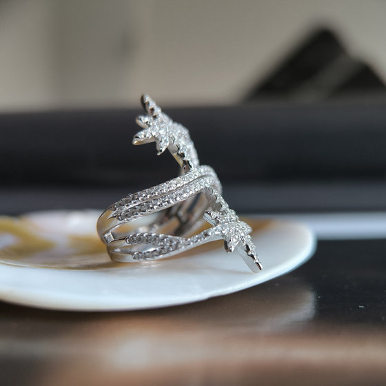 Серебряное кольцо с фианитами