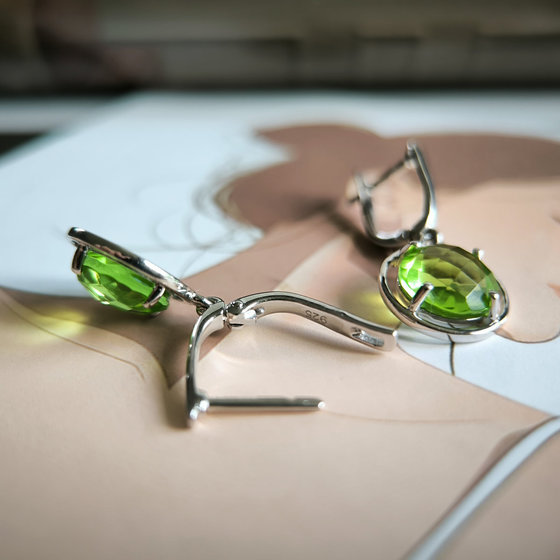 Серебряные серьги с хризолітом 6.575ct
