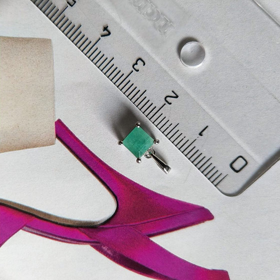 Серебряная подвеска с изумрудом 0.666ct