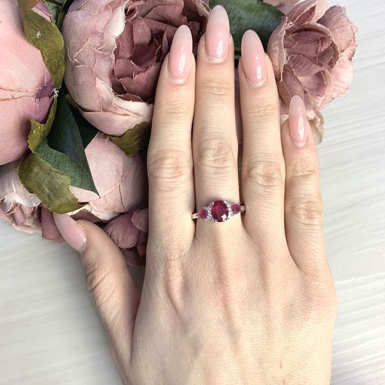 Серебряное кольцо с рубином 2.575ct