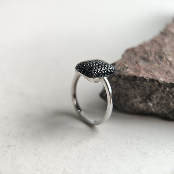 Серебряное кольцо с фианитами