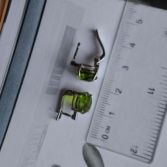 Серебряные серьги с хризолітом 5.214ct