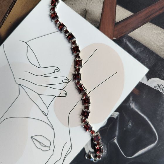 Серебряный браслет с гранатом 14.717ct