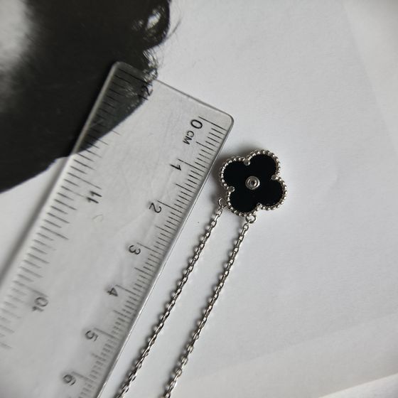 Серебряное колье с ониксом, фианитами