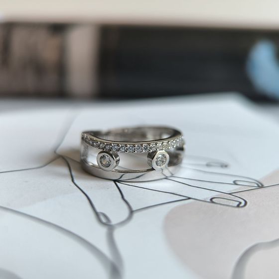 Серебряное кольцо с фианитами