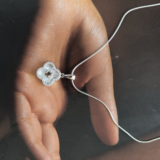 Серебряная подвеска с фианитами, перламутром