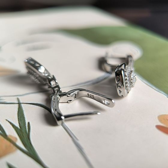 Серебряные серьги с фианитами