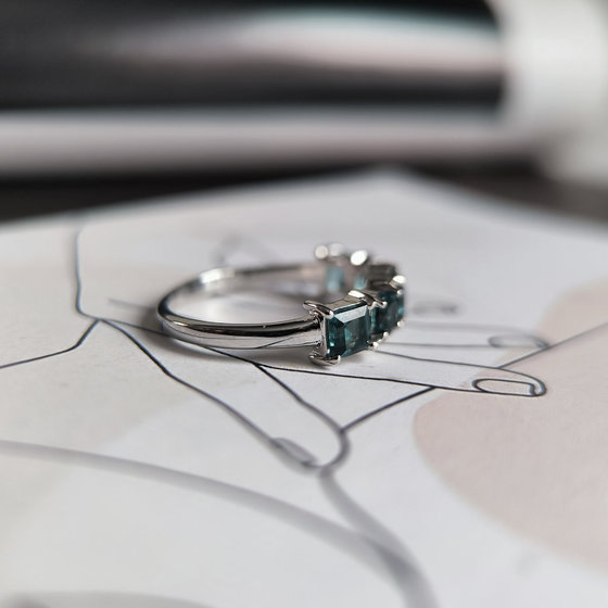 Серебряное кольцо с топазом Лондон Блю 1.283ct