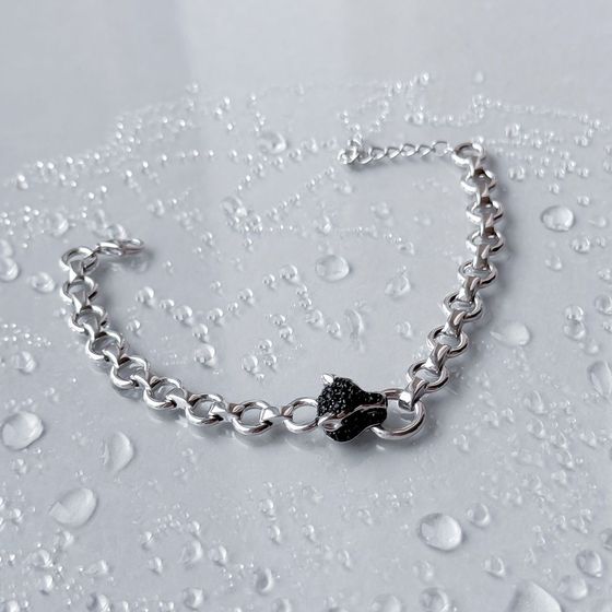 Silver bracelet with phianites