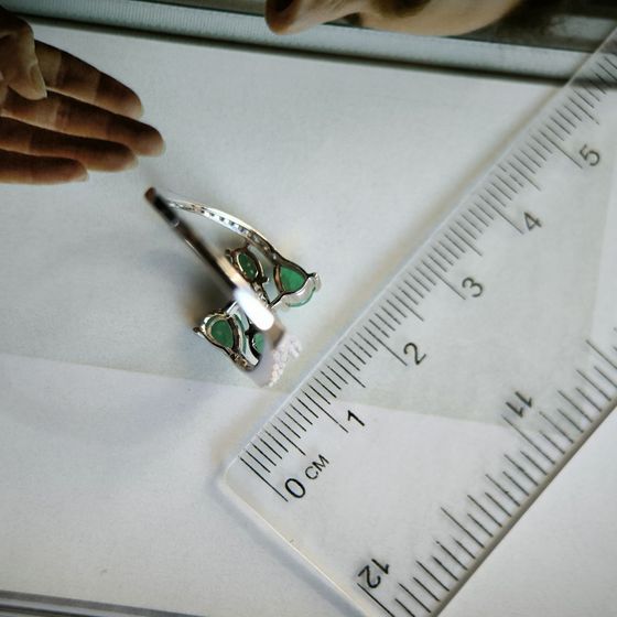 Серебряное кольцо с изумрудом 1.792ct