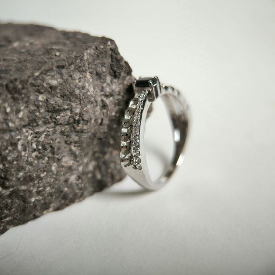 Silver ring with sapphire 0.66ct, fianites