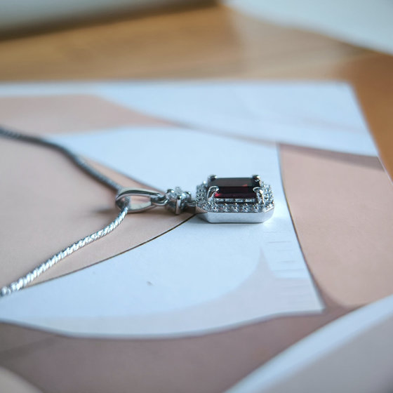 Серебряная подвеска с гранатом 1.631ct