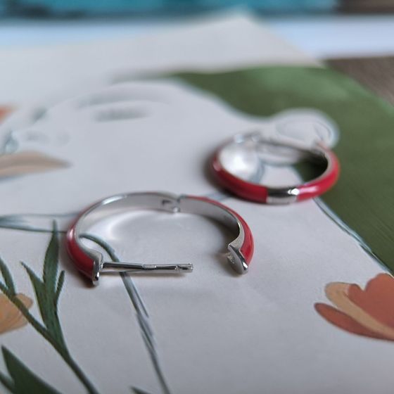 Срібні сережки з фіанітами, емаллю