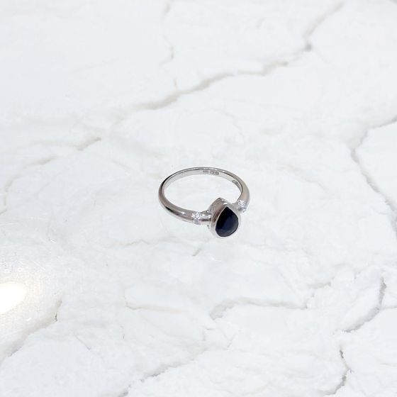 Срібна каблучка з сапфіром 1.757ct, фіанітами