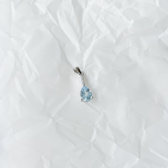 Silver pendant with a 2.042-carat topaz