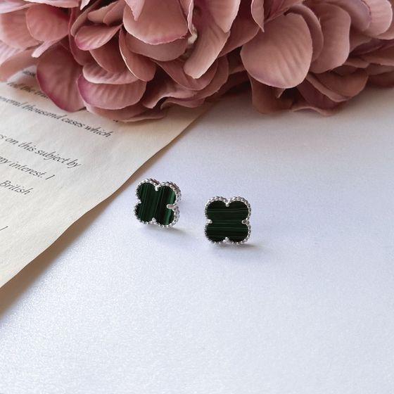 Silver earrings with malachite