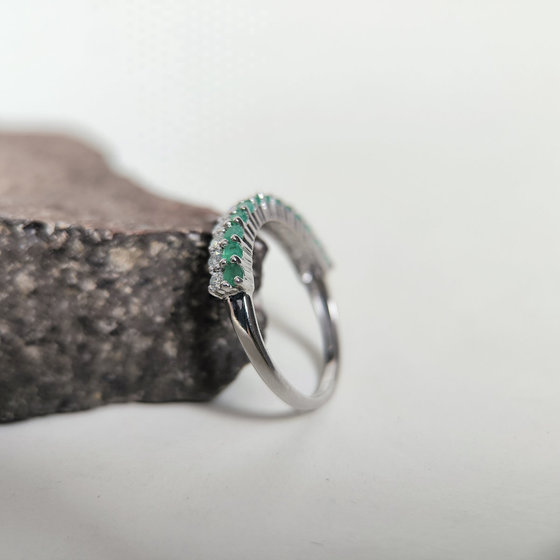 Серебряное кольцо с изумрудом 1.19ct