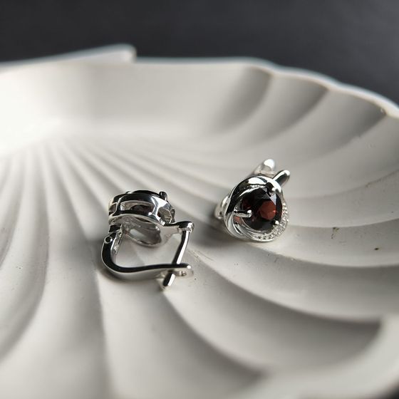 Серебряные серьги с гранатом 3.047ct