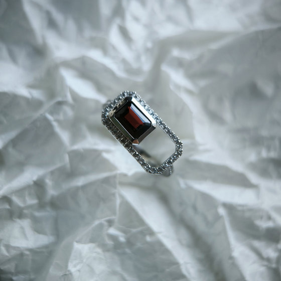 Серебряное кольцо с гранатом 1.828ct