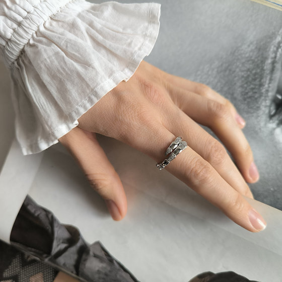 Серебряное кольцо с фианитами