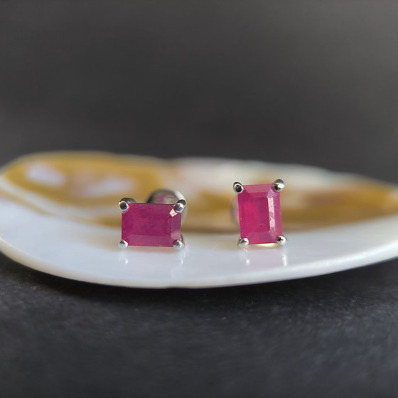 Серебряные серьги с рубином 2.68ct