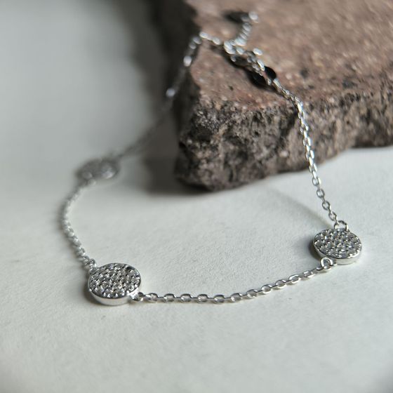 Silver bracelet with phianites