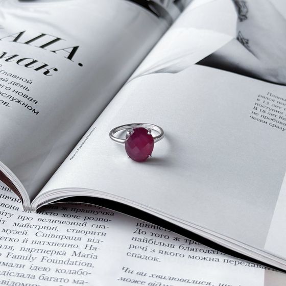 Silver ring with a 5.33-carat ruby